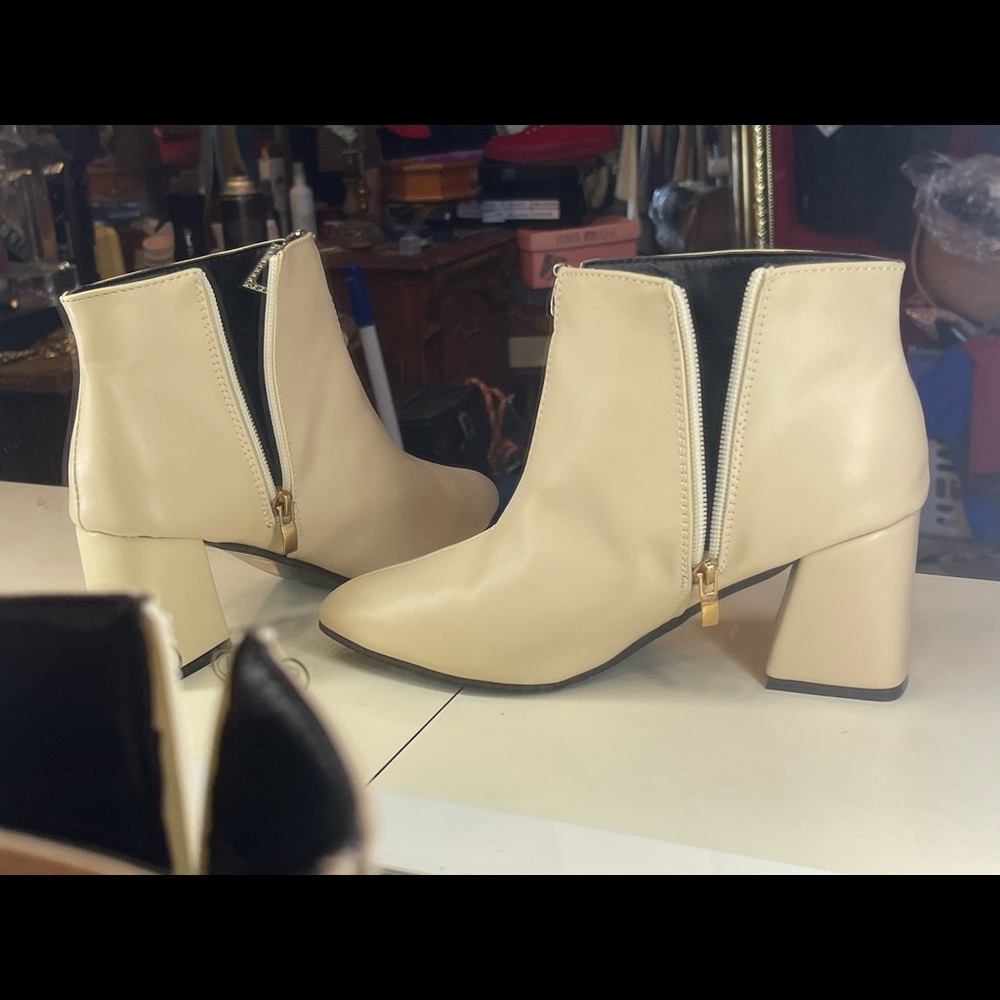 Casual booties